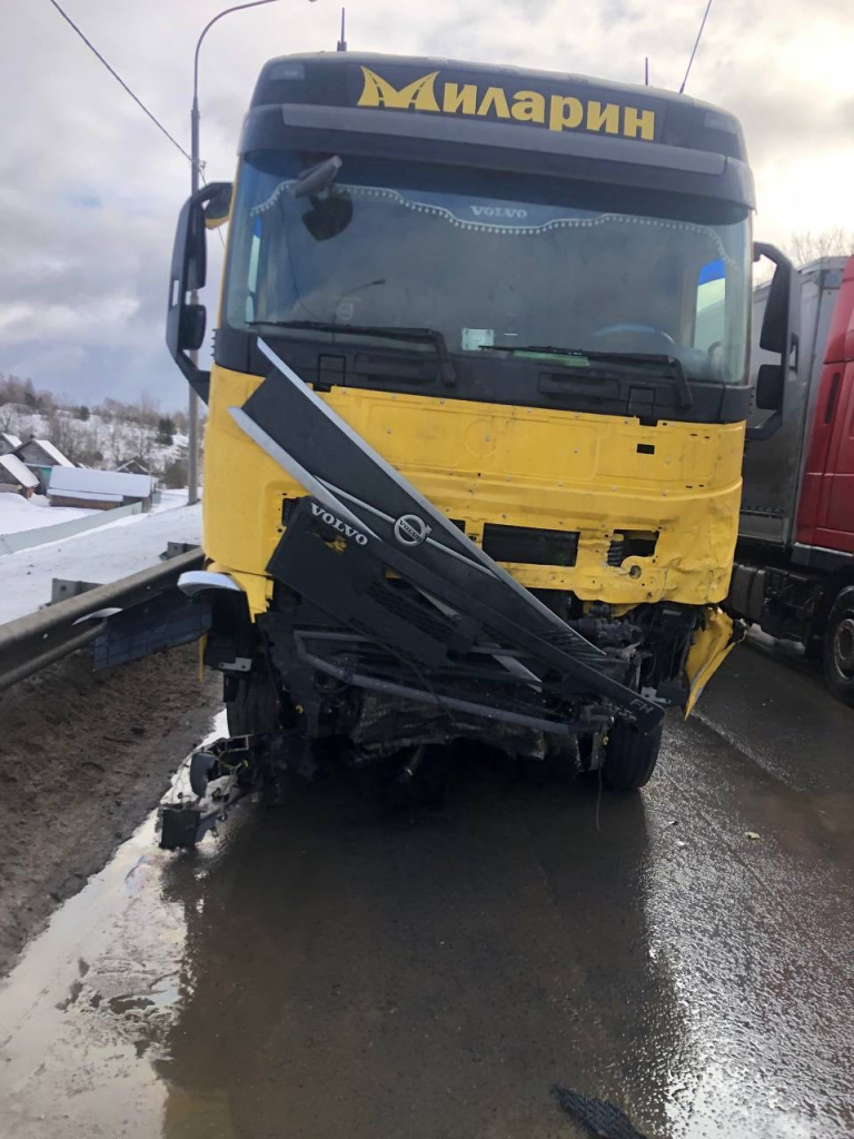 В страшной аварии на трассе М10 в Тверской области погиб водитель  легковушки | 14.02.2023 | Тверь - БезФормата